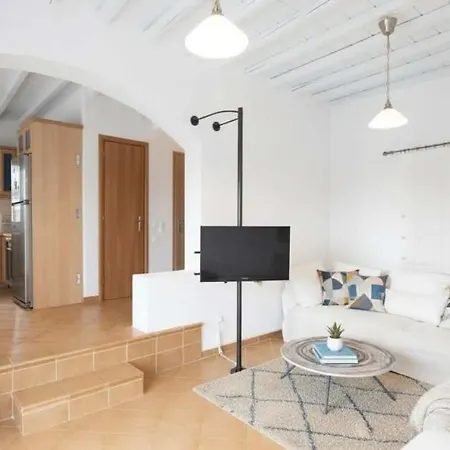 Charming 3 Bd House In Village *