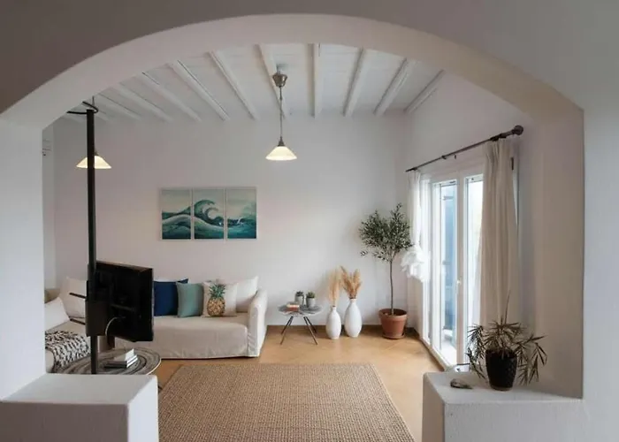 Charming 3 Bd House In Village *