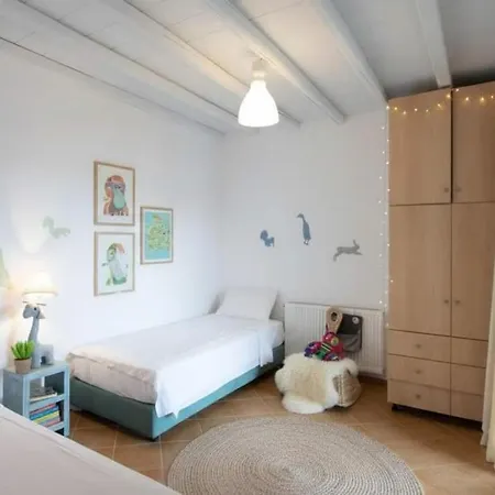 Charming 3 Bd House In Village Semesterbostad *