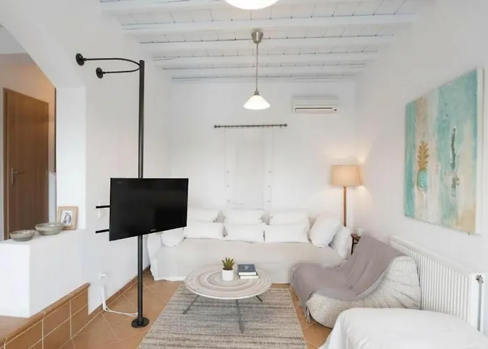 Charming 3 Bd House In Village *