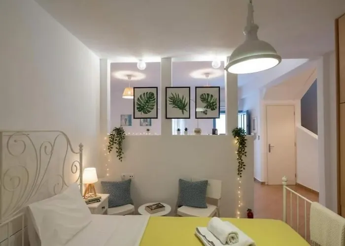 Semesterbostad Charming 3 Bd House In Village