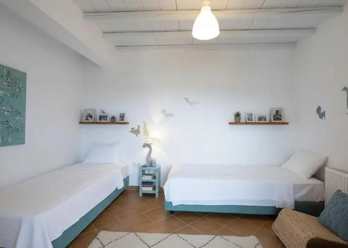 Charming 3 Bd House In Village Vakantiehuis *