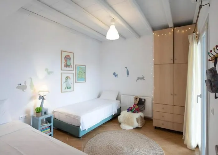 Charming 3 Bd House In Village Vakantiehuis *